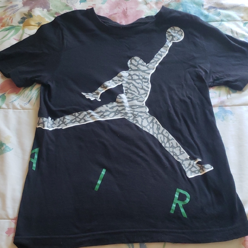 Boy's Youth M (10-12) Jordan Black T-Shirt with Green Accents